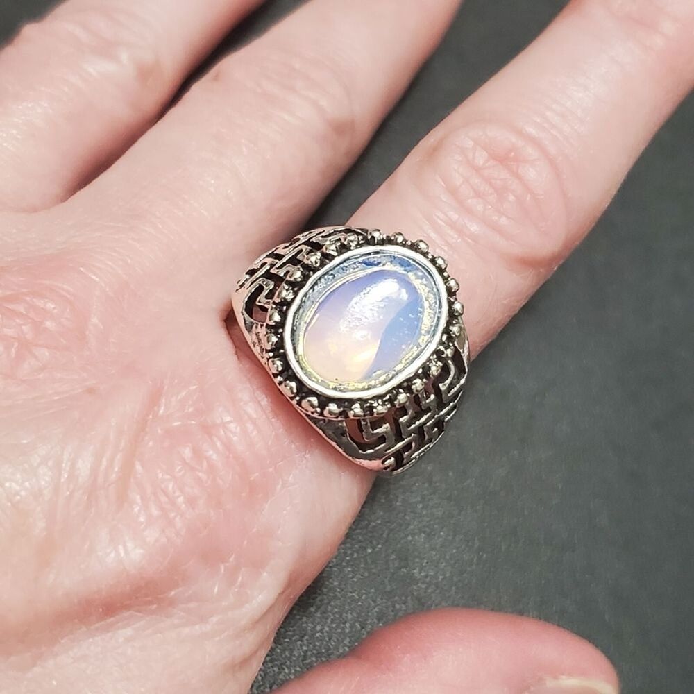 Silver tone ring with iridescent looking stone Size 10.75 - Picture 2 of 8